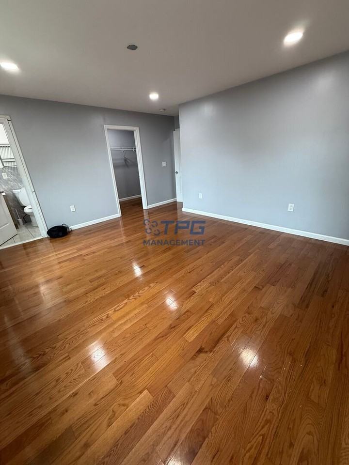 495 S 18th St #B - Photo 7 of 18
