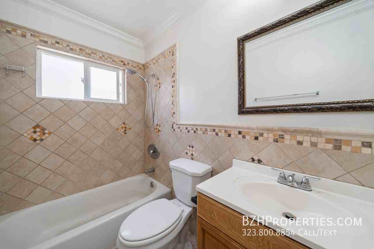 7209 Willoughby - Photo 5 of 32