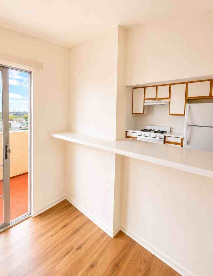 1209 W 8th St #303 - Photo 3 of 23