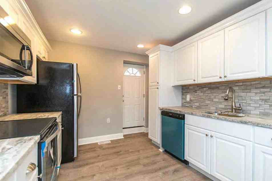 5329 Morris St - Photo 4 of 7