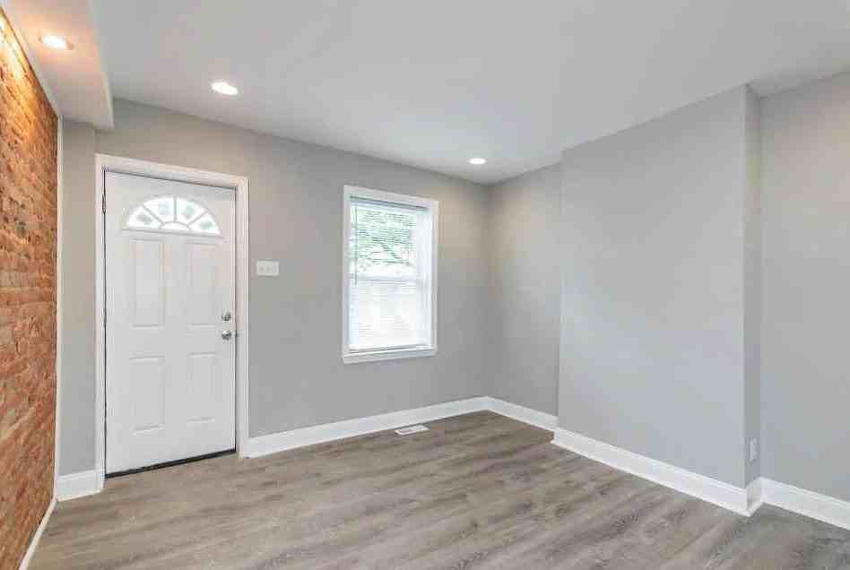 5329 Morris St - Photo 5 of 7