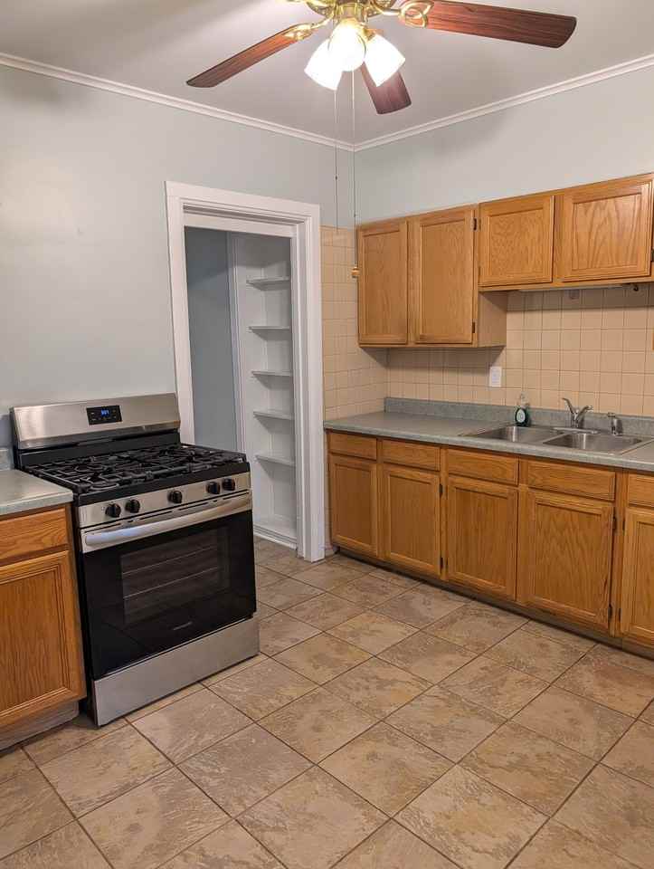 1752 W School St #1 - Photo 3 of 15