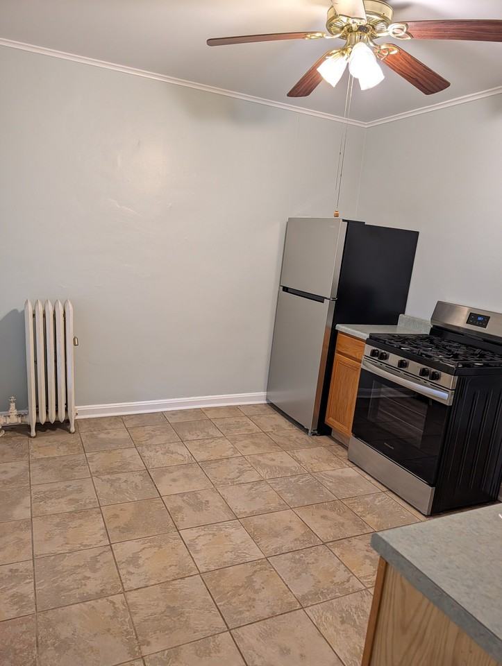 1752 W School St #1 - Photo 4 of 15