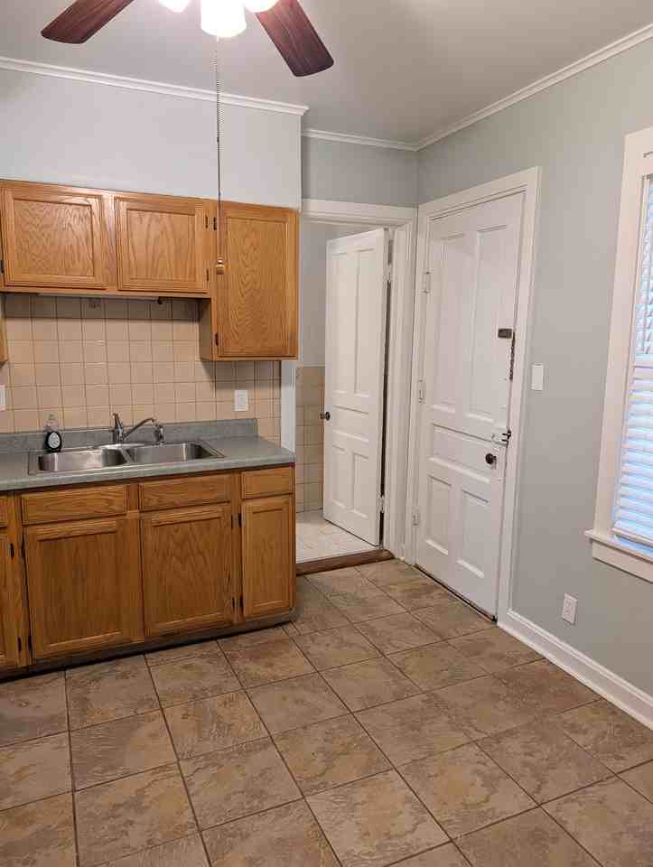 1752 W School St #1 - Photo 5 of 15