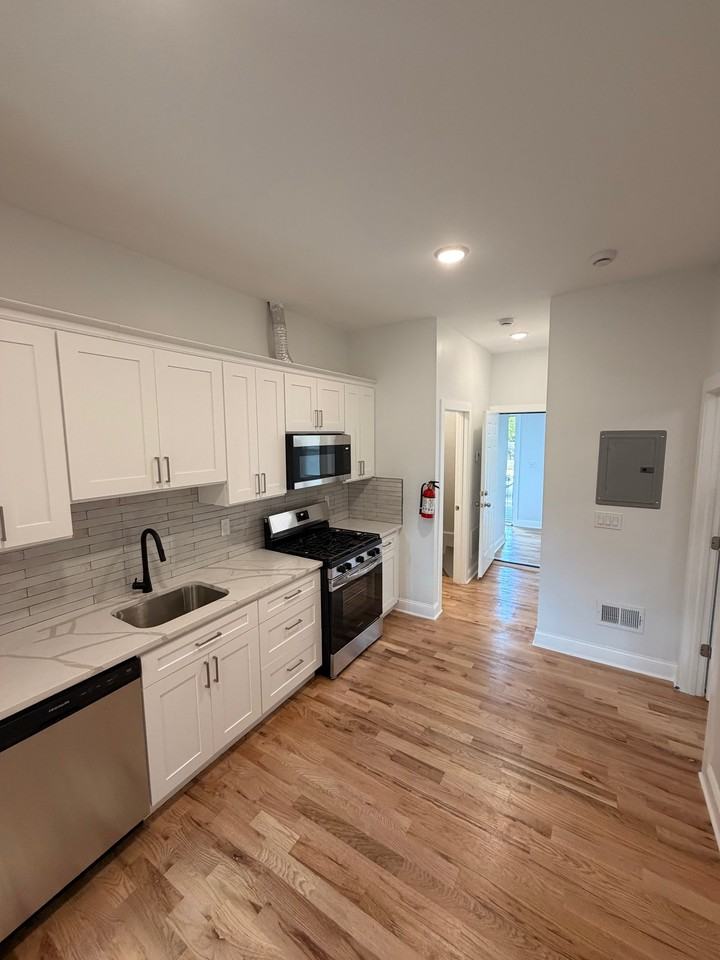 170 Seaman St #1 - Photo 3 of 11