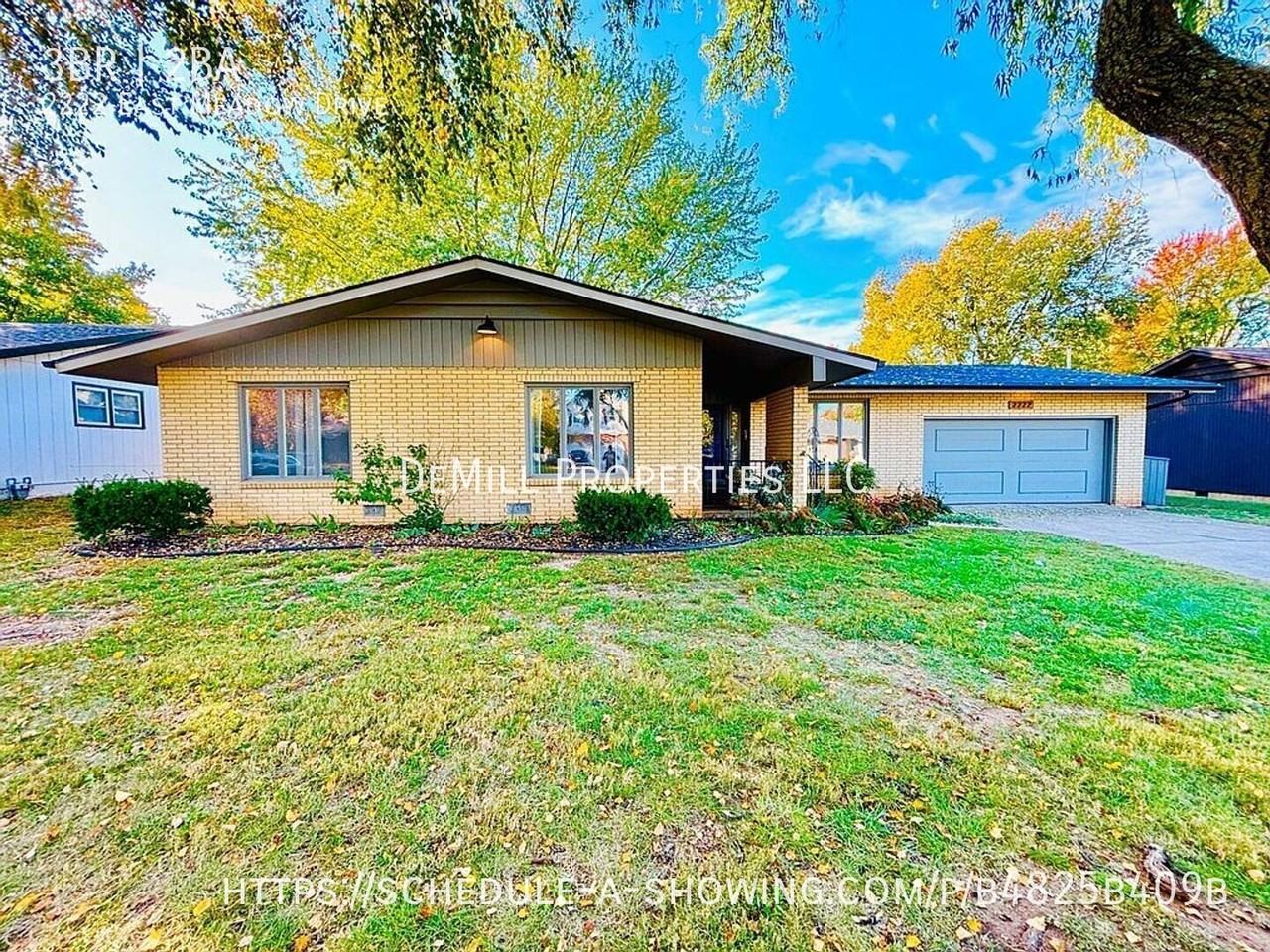 2222 E Meadow Dr - Photo 2 of 26