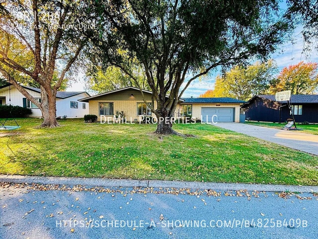 2222 E Meadow Dr - Photo 3 of 26