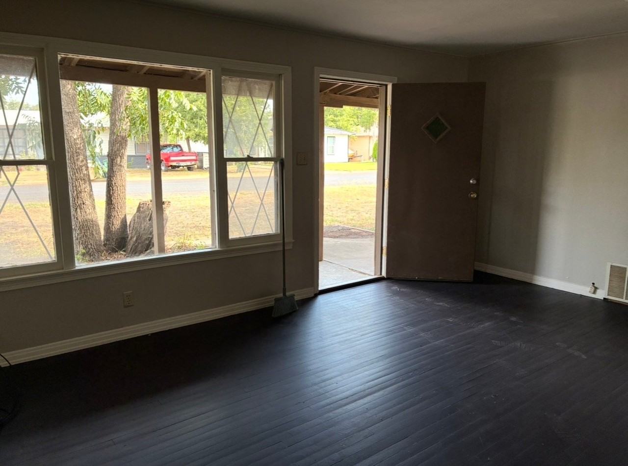 1115 E 20th St - Photo 2 of 13