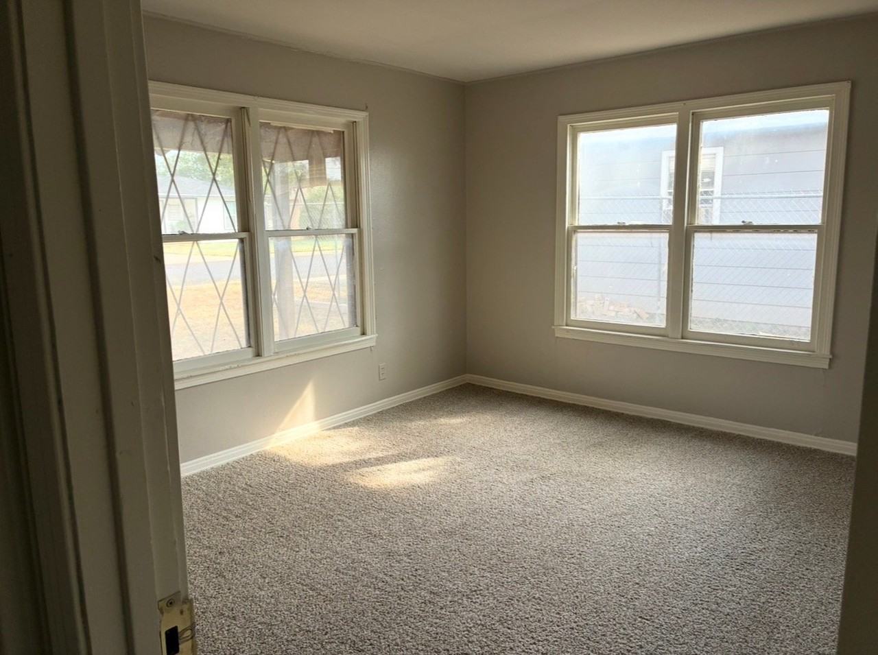 1115 E 20th St - Photo 4 of 13