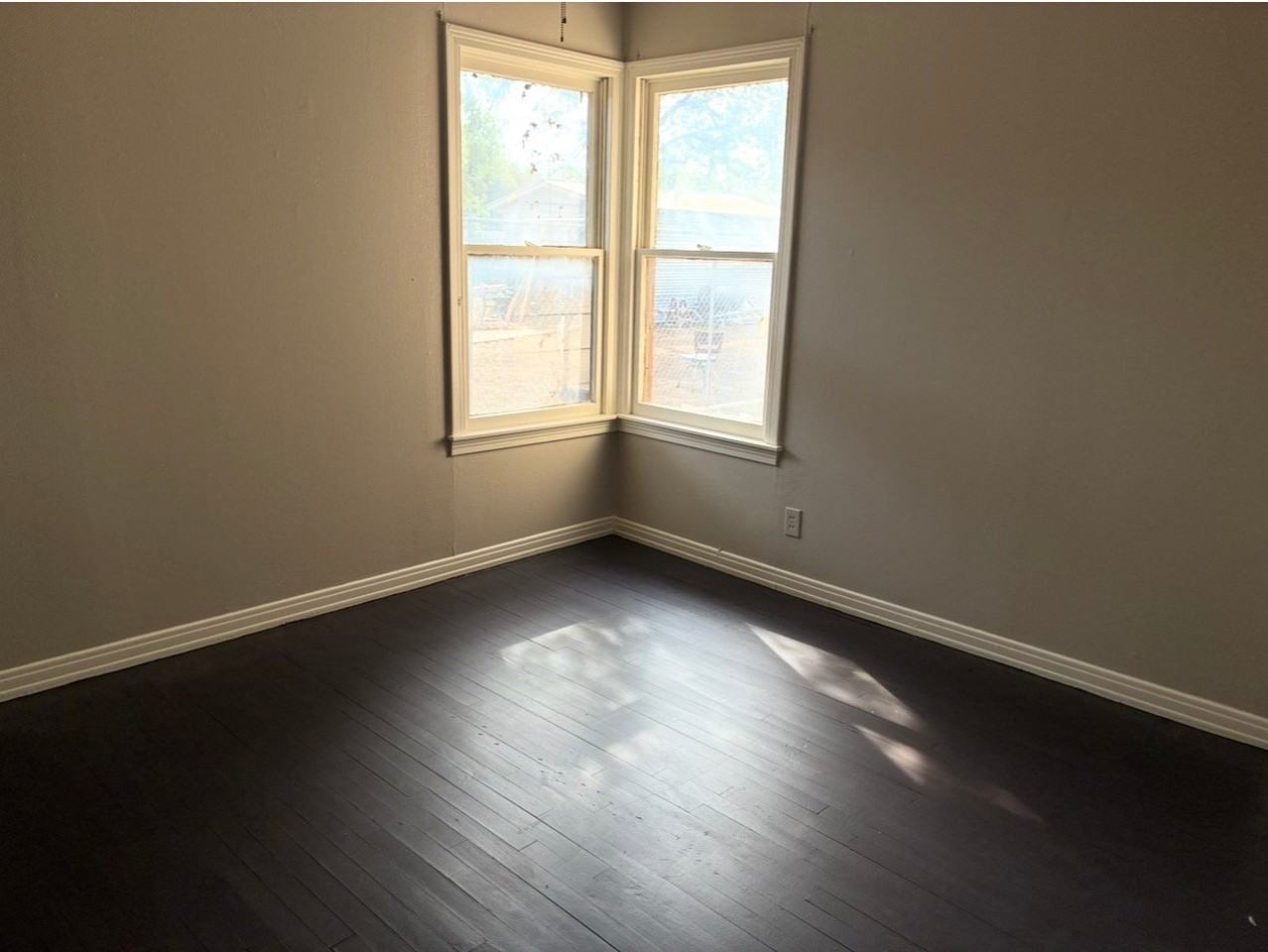1115 E 20th St - Photo 5 of 13