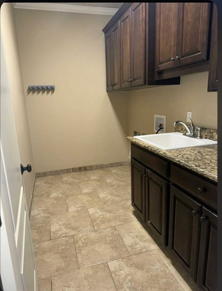 400 Remington Dr - Photo 2 of 17