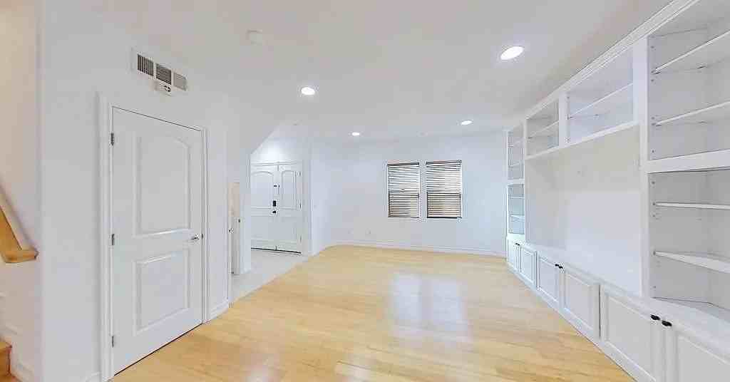 1237 24th St #2 - Photo 2 of 8