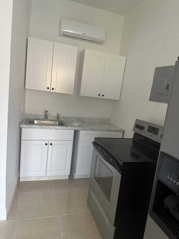 8056 Buttonwood Cir - Photo 2 of 6