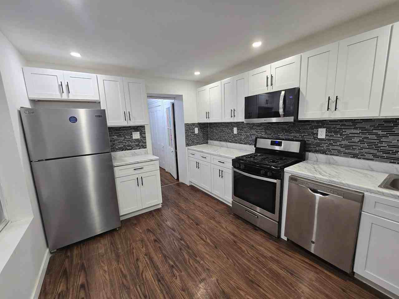 650 Monroe St #1 - Photo 5 of 10