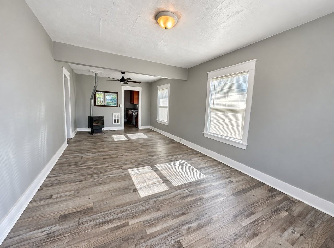 1815 Oregon Ave - Photo 5 of 17