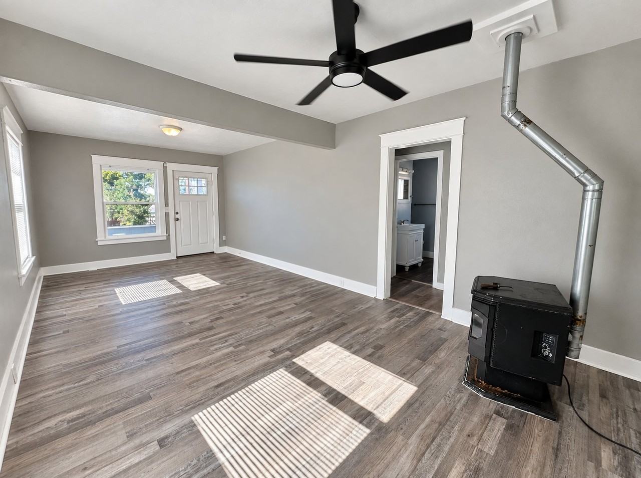 1815 Oregon Ave - Photo 6 of 17