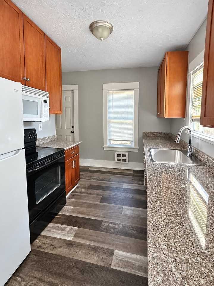 1815 Oregon Ave - Photo 7 of 17
