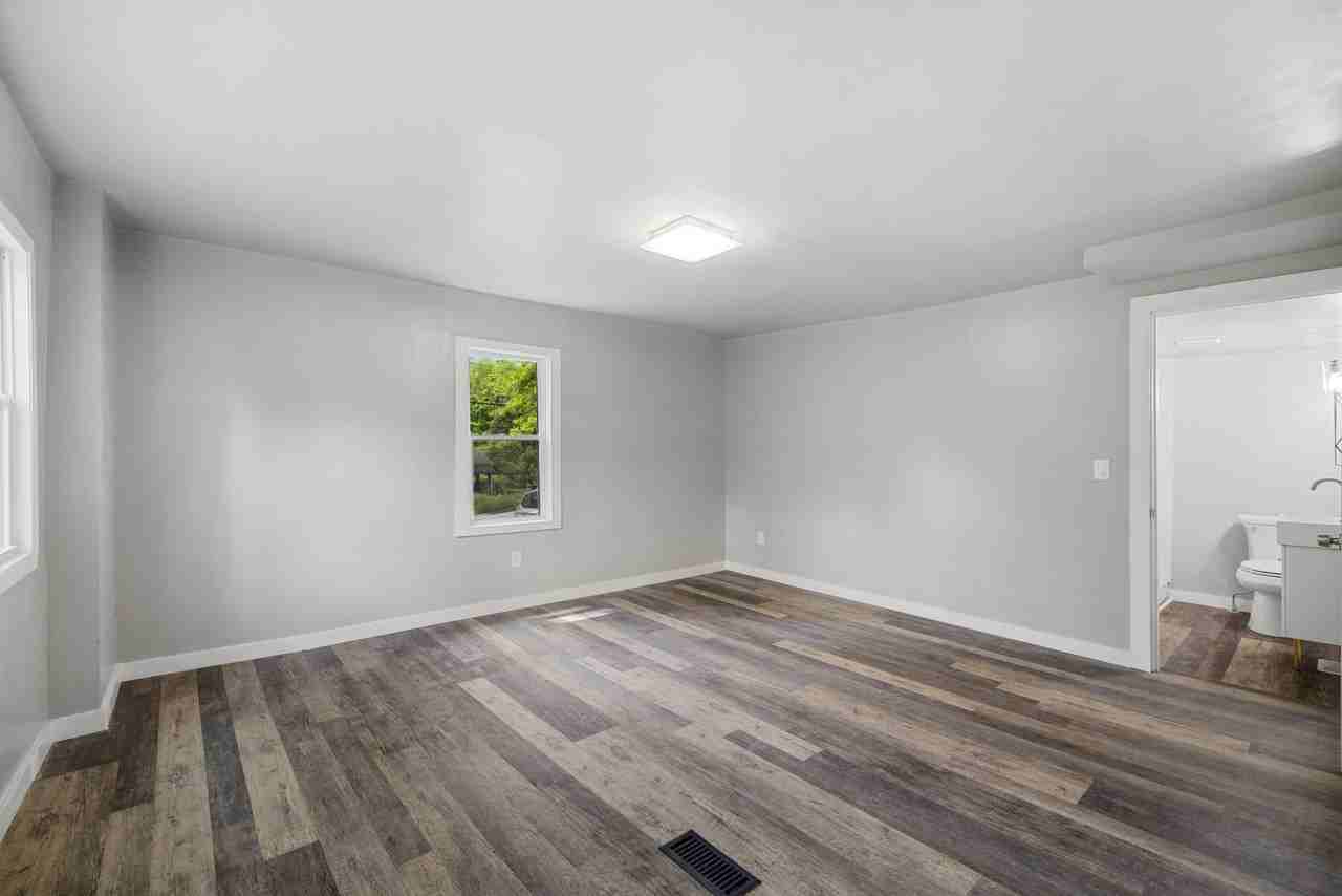 1019 Sherwood Rd - Photo 3 of 11