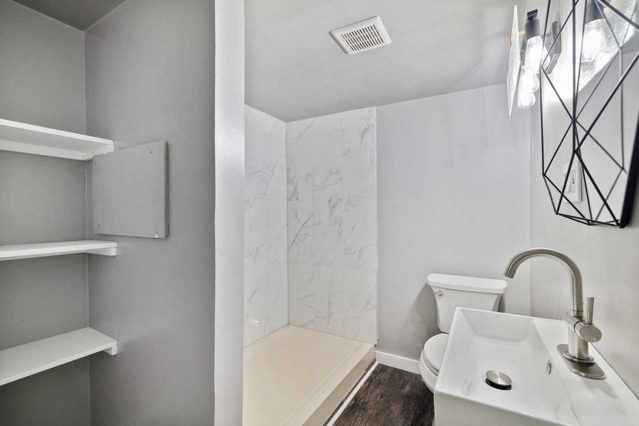 1019 Sherwood Rd - Photo 5 of 11