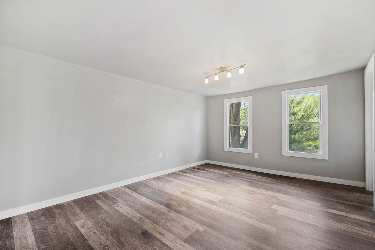 1019 Sherwood Rd - Photo 7 of 11