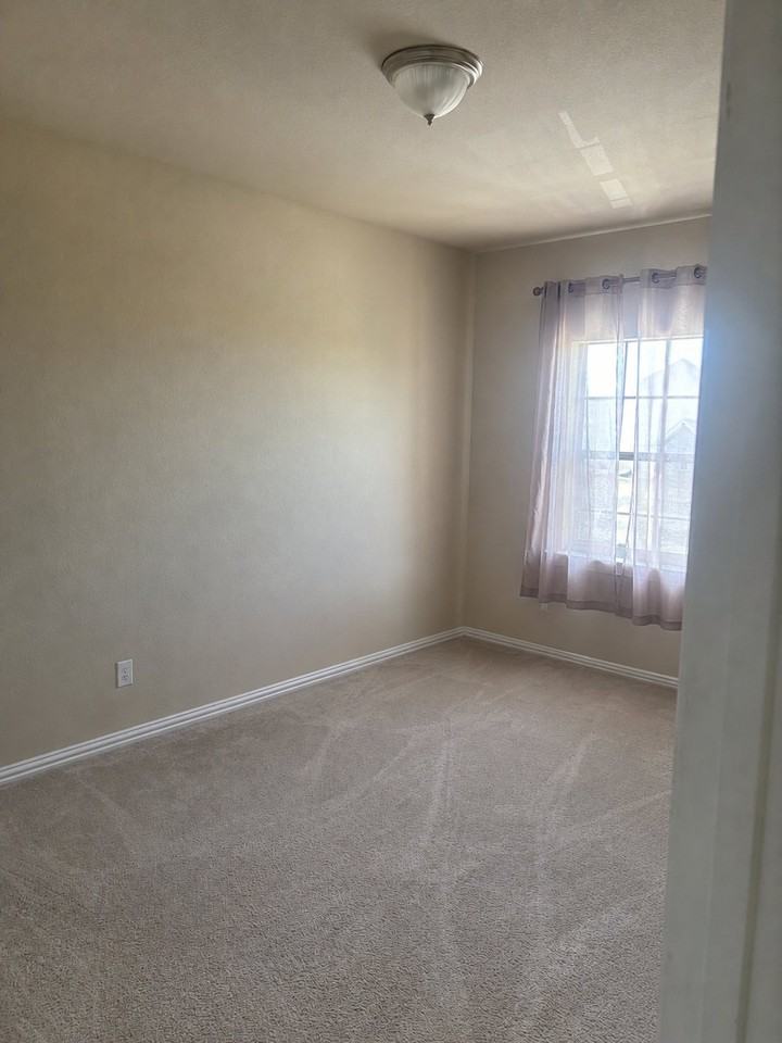 908 Hartman Dr - Photo 2 of 4