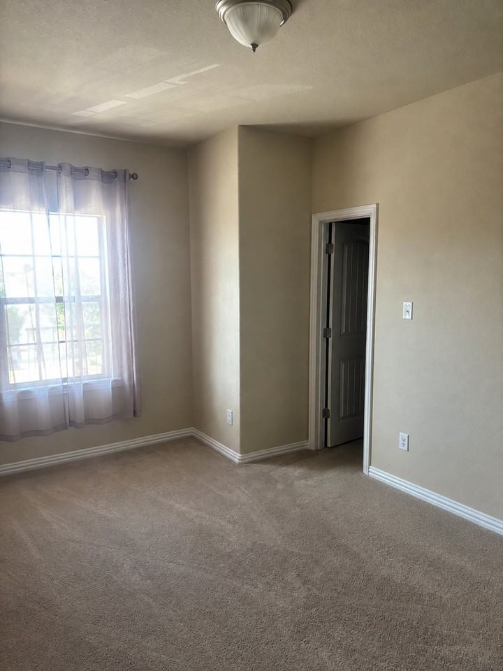 908 Hartman Dr - Photo 3 of 4