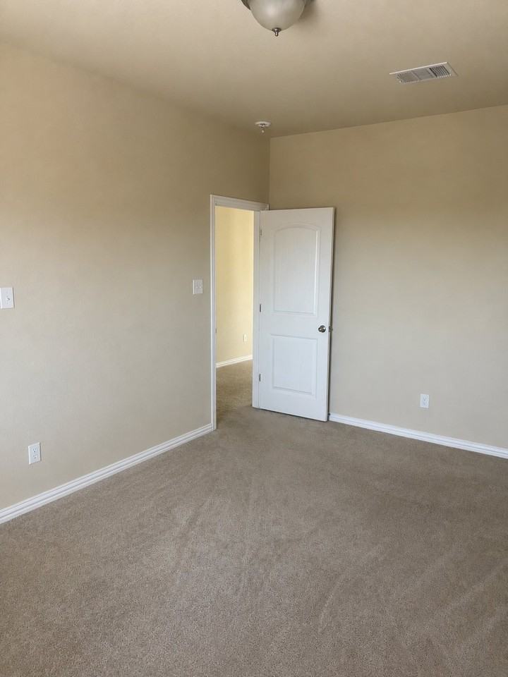 908 Hartman Dr - Photo 4 of 4