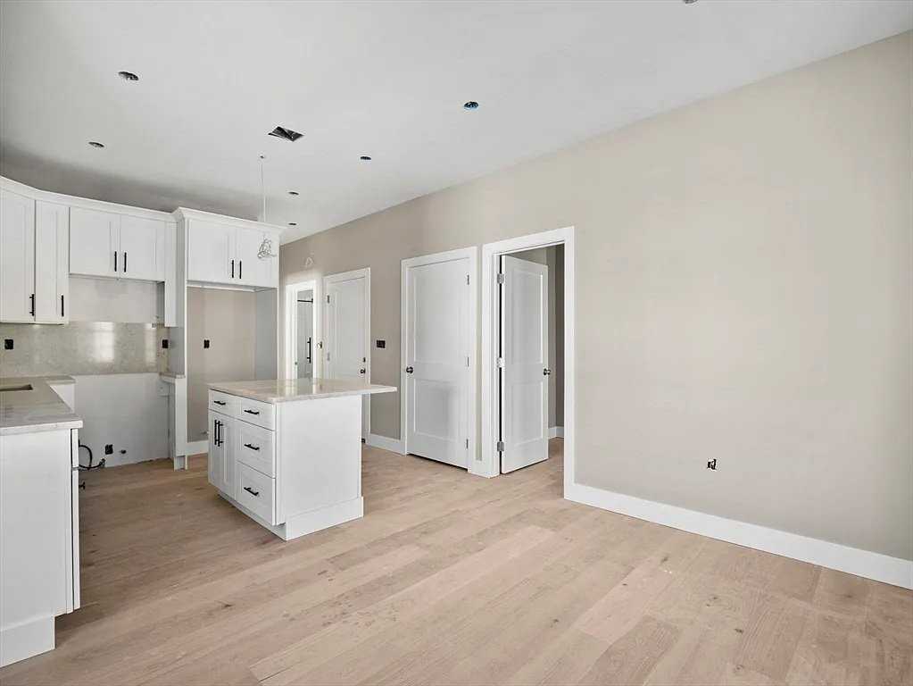 350 Windsor St #2 - Photo 2 of 9