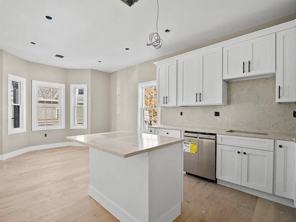 350 Windsor St #2 - Photo 3 of 9