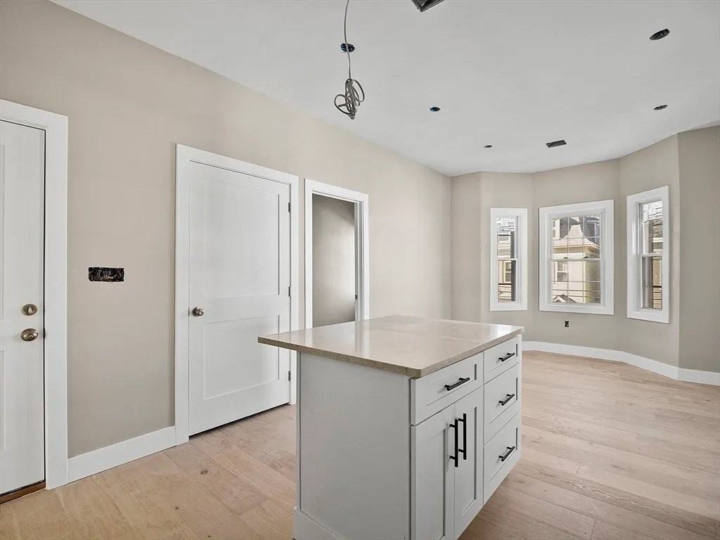 350 Windsor St #2 - Photo 4 of 9