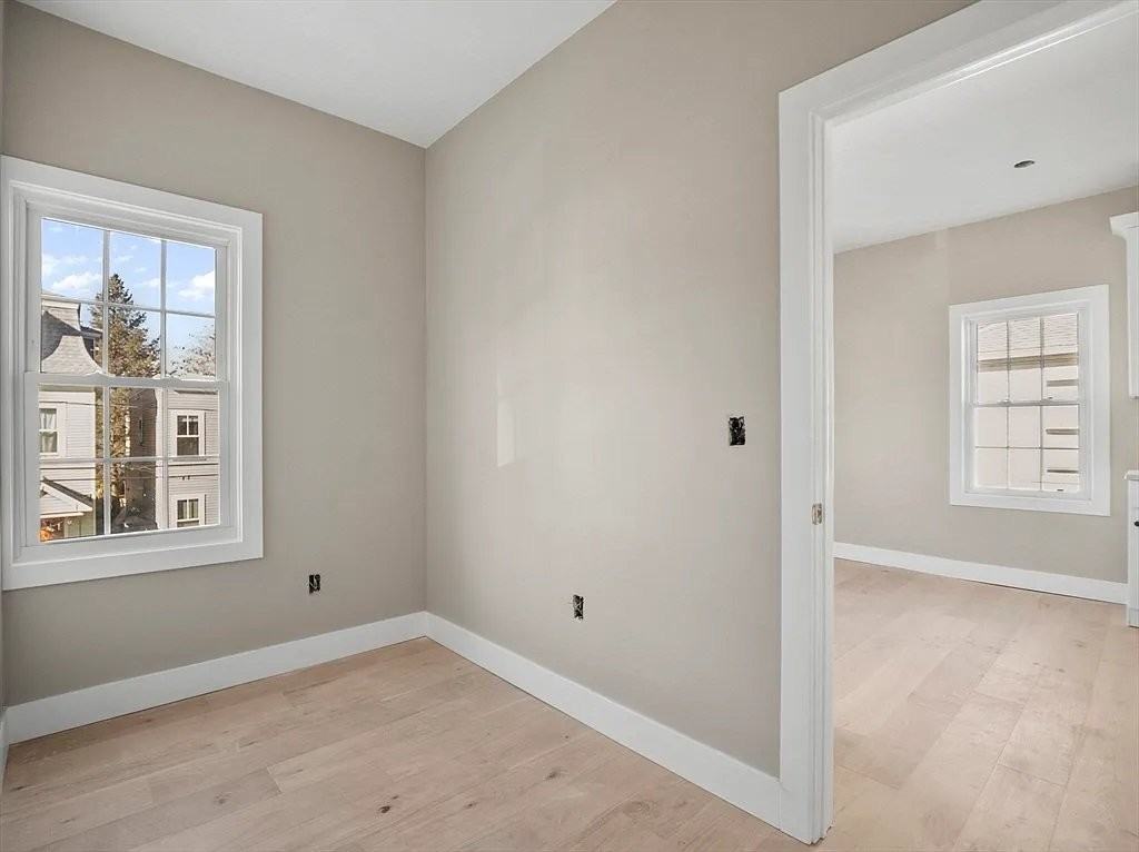 350 Windsor St #2 - Photo 5 of 9