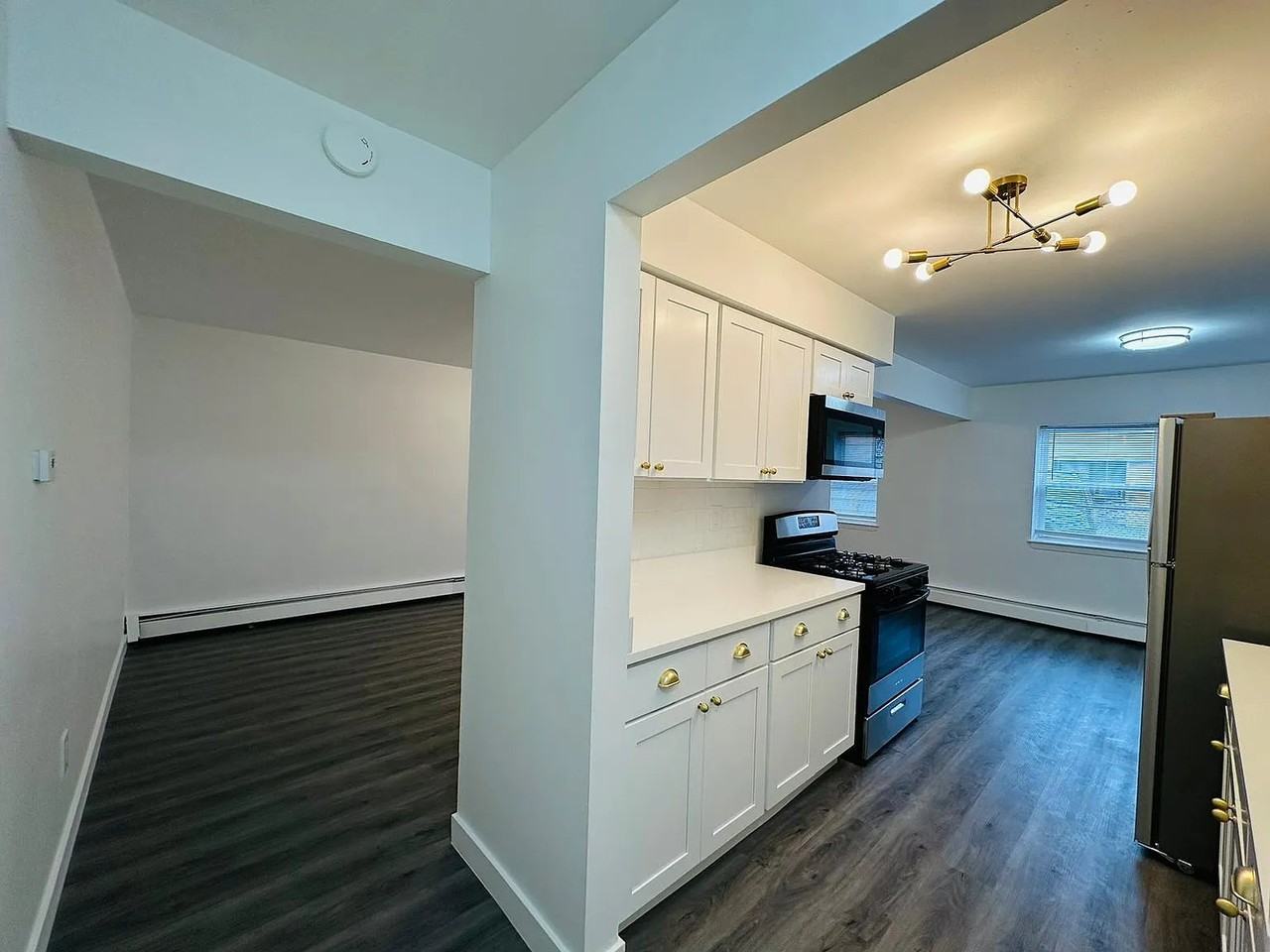 560 Washington Ave #7 - Photo 2 of 8