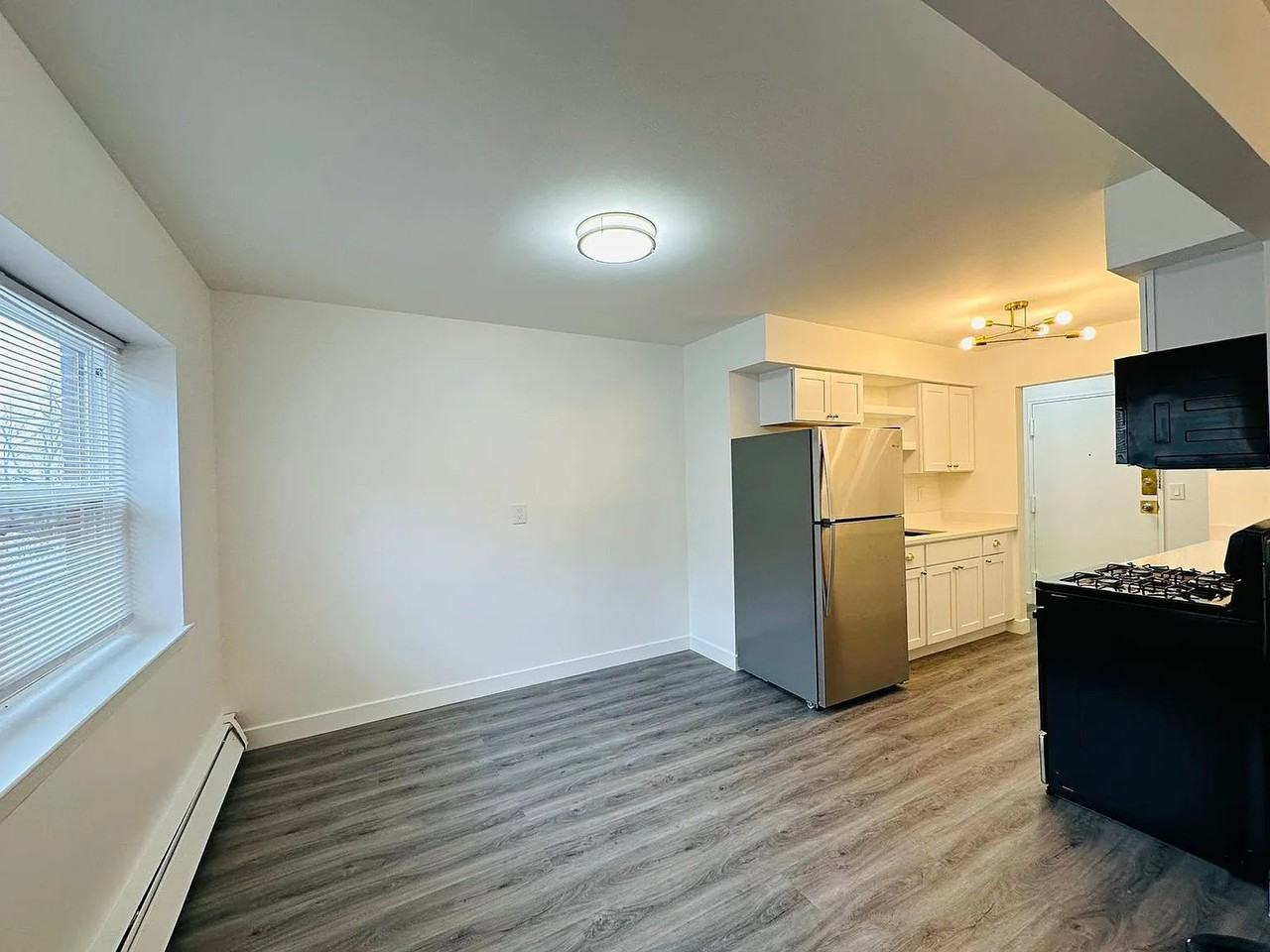560 Washington Ave #7 - Photo 3 of 8