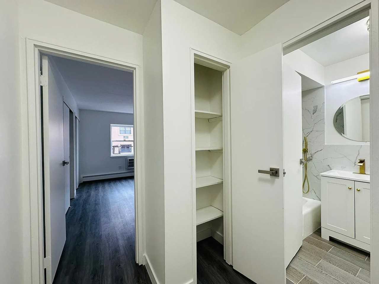 560 Washington Ave #7 - Photo 7 of 8