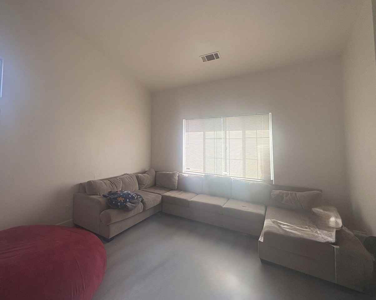 4718 Pennel Ct - Photo 3 of 10