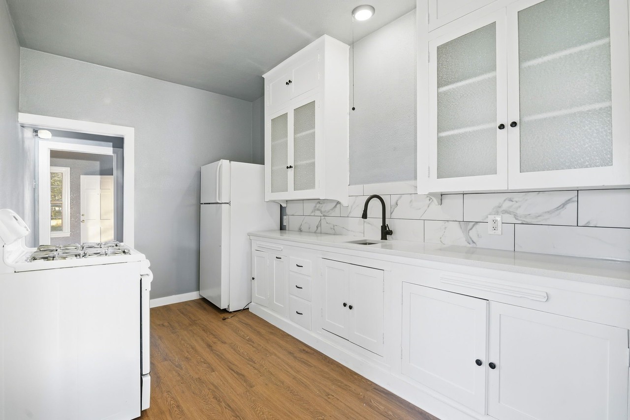 438 W Kings Hwy #2 - Photo 5 of 13
