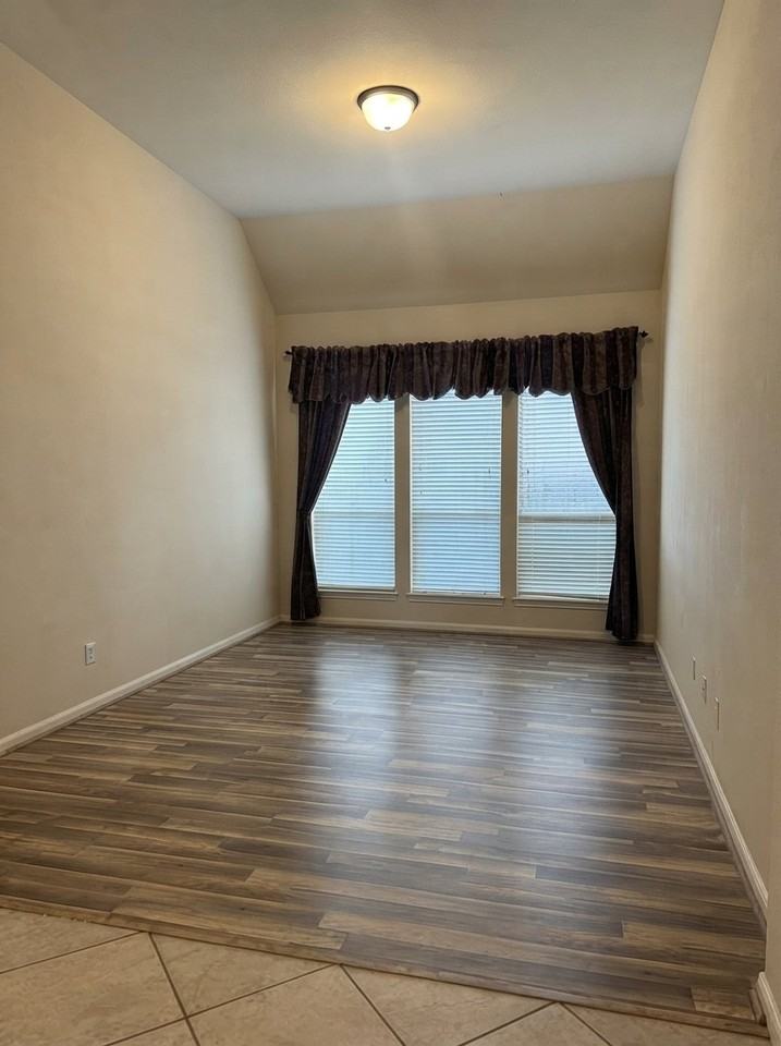 5551 Linden Rose Ln - Photo 2 of 8