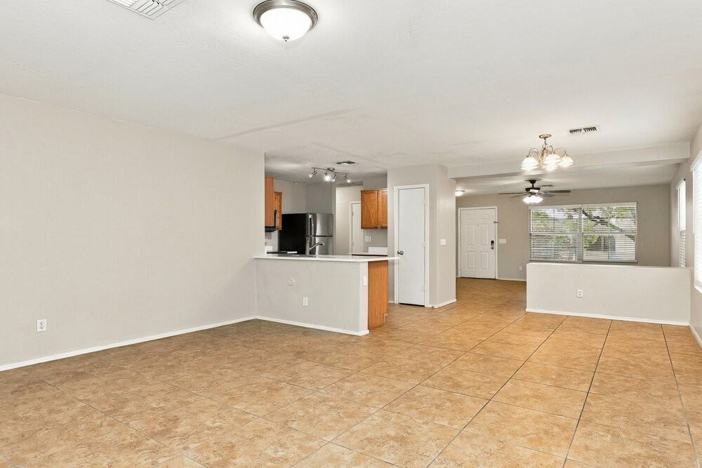 3131 W Park St - Photo 5 of 16