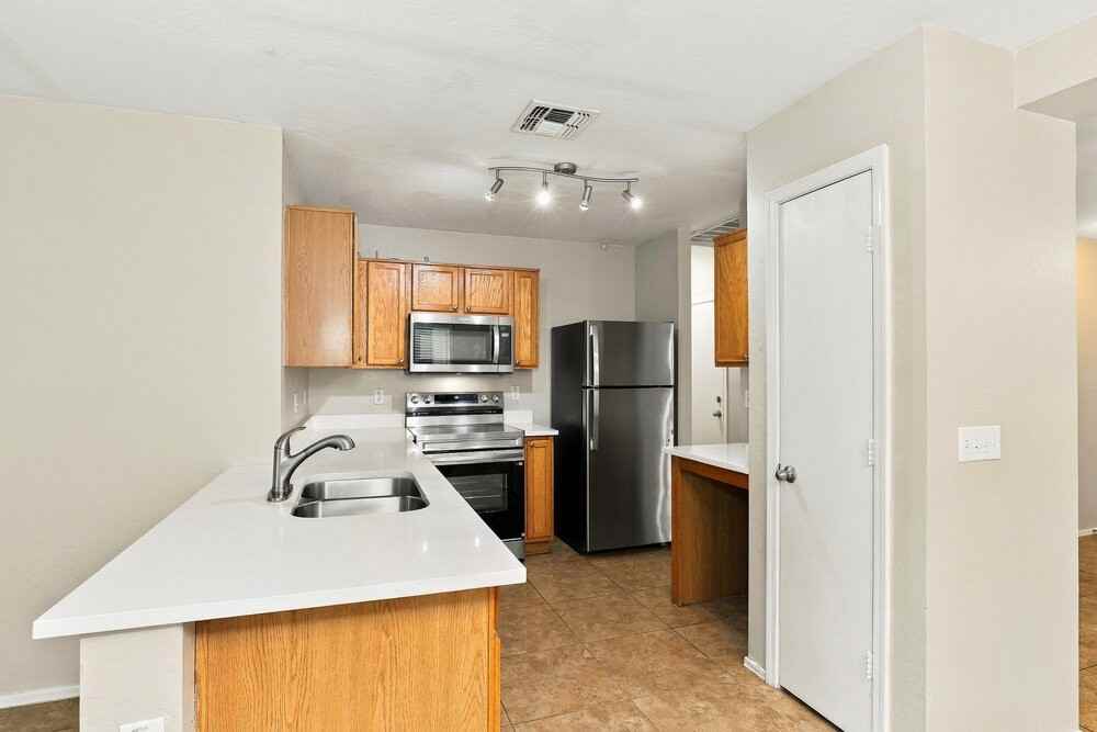 3131 W Park St - Photo 7 of 16