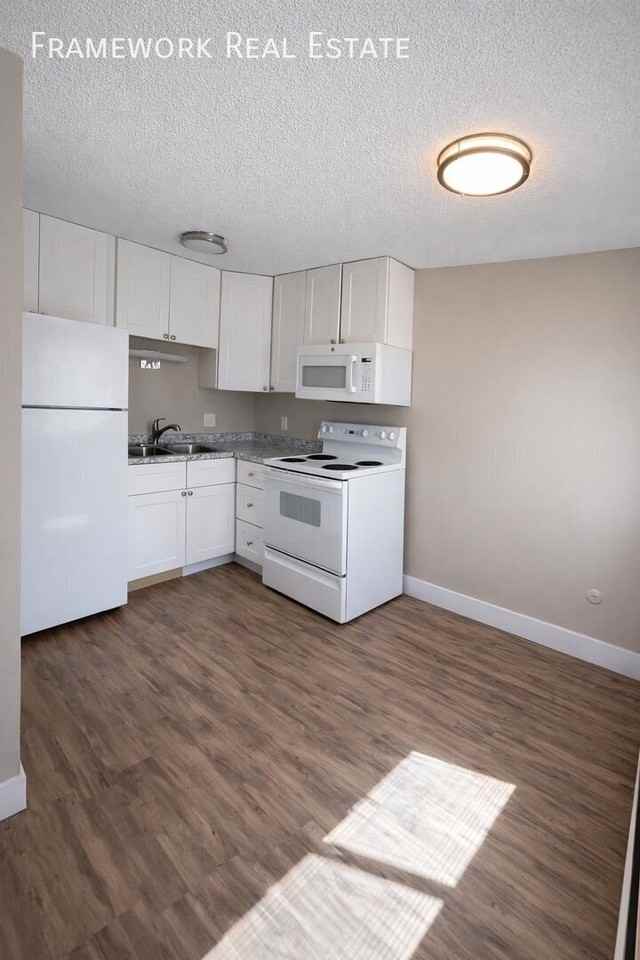 3048 W Amherst Ave #203 - Photo 5 of 9