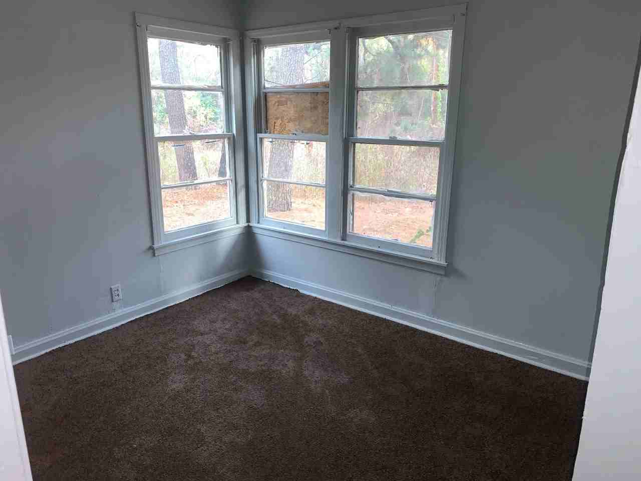 1326 Lawhon St - Photo 3 of 7