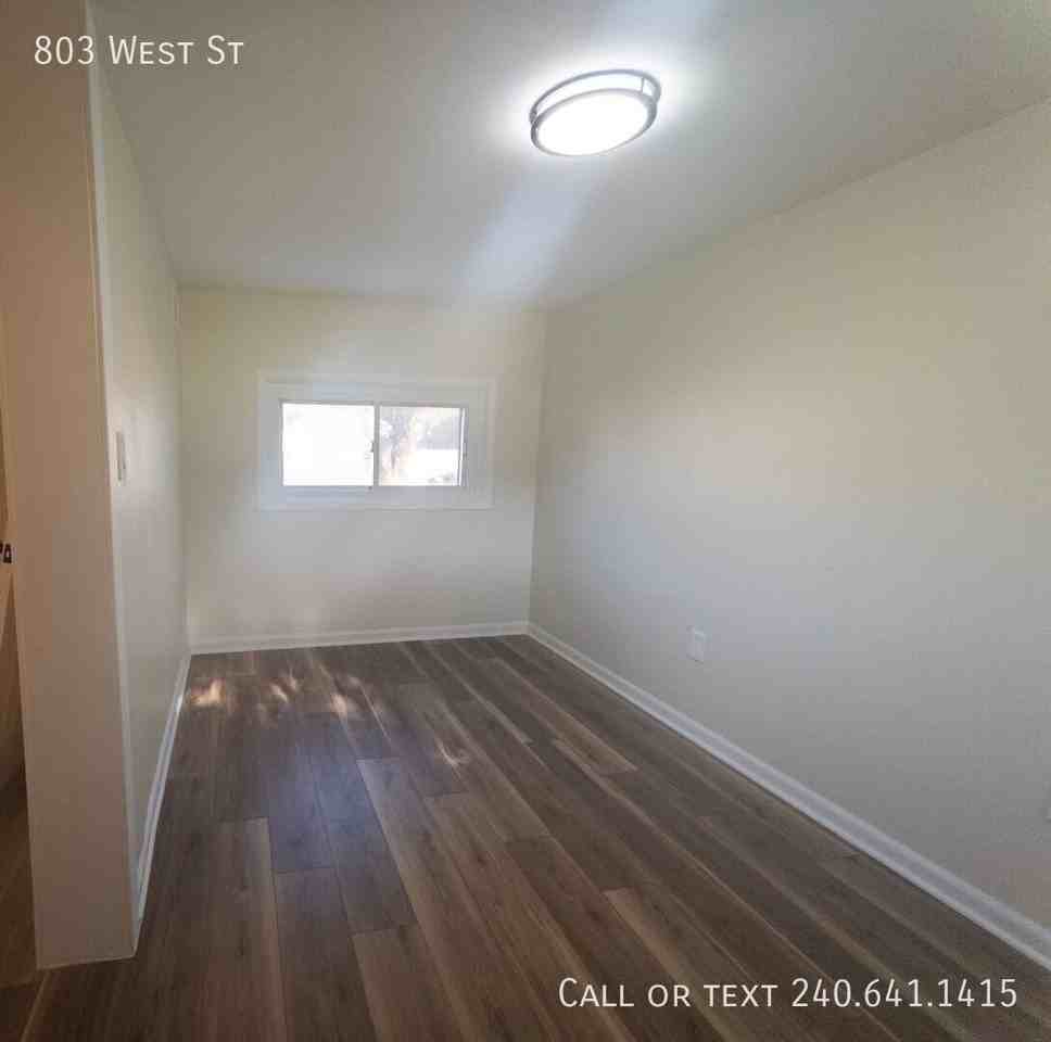 803 West St - Photo 4 of 28