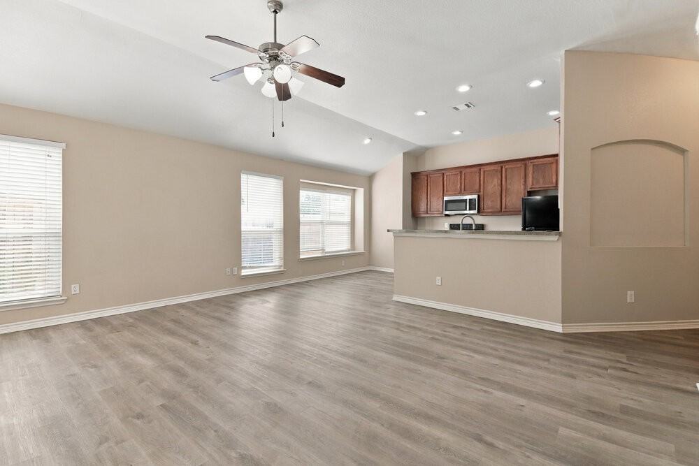 129 Oriole Dr - Photo 4 of 16