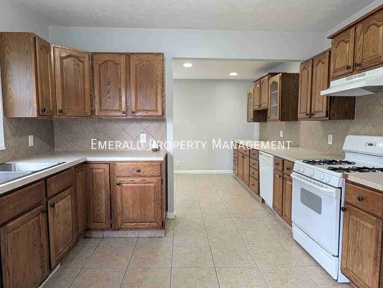 1721 Barton Blvd - Photo 5 of 15