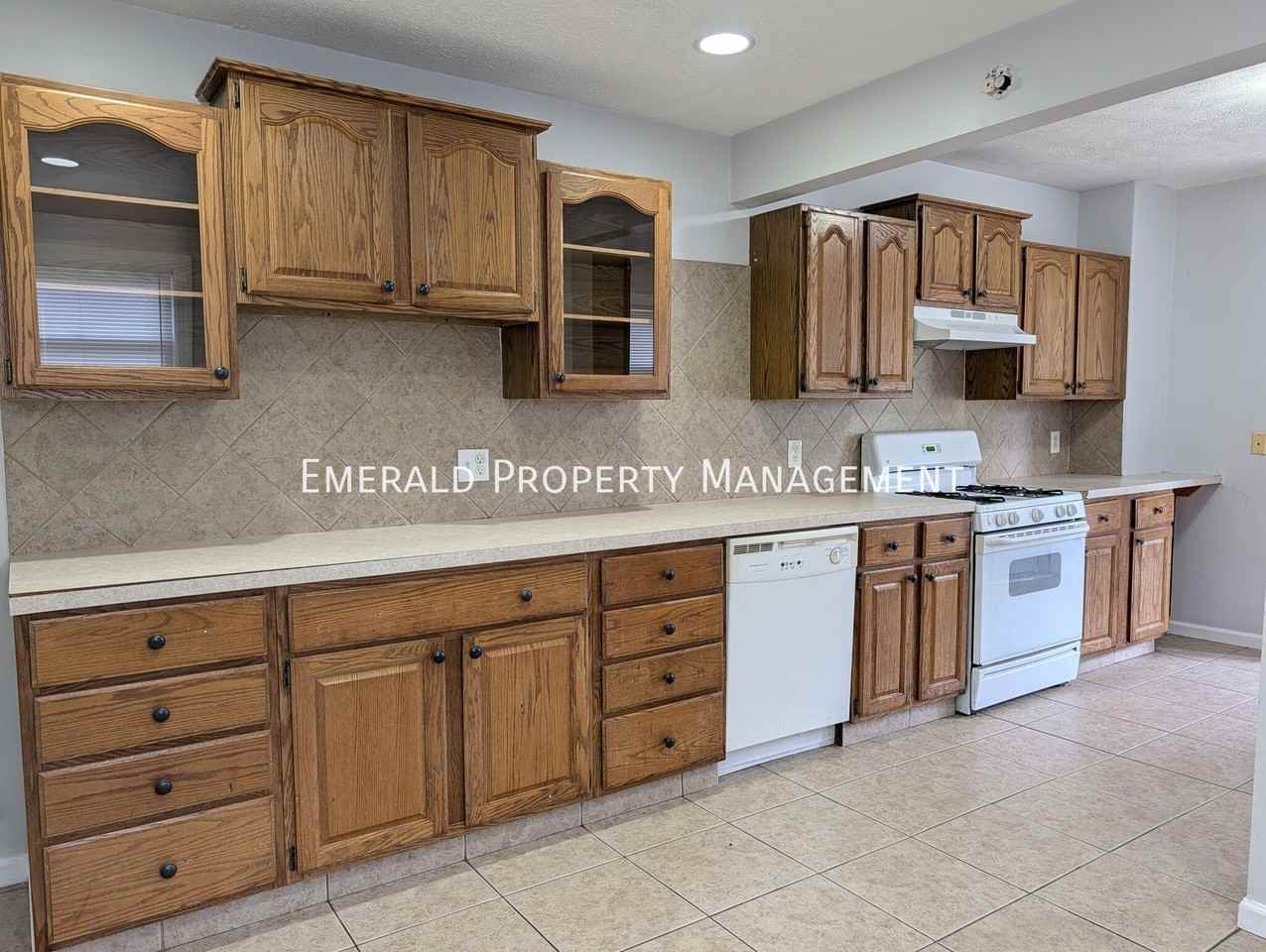 1721 Barton Blvd - Photo 7 of 15