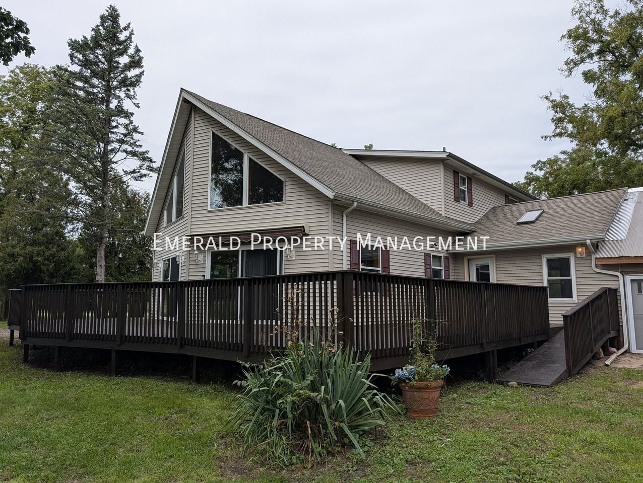 9179 Moate Rd - Photo 3 of 25