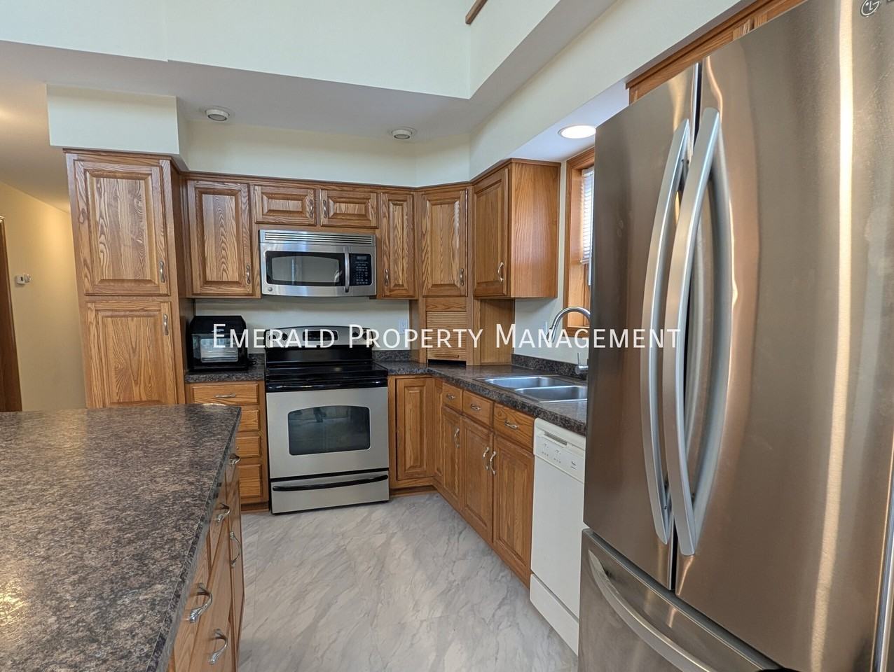 9179 Moate Rd - Photo 6 of 25