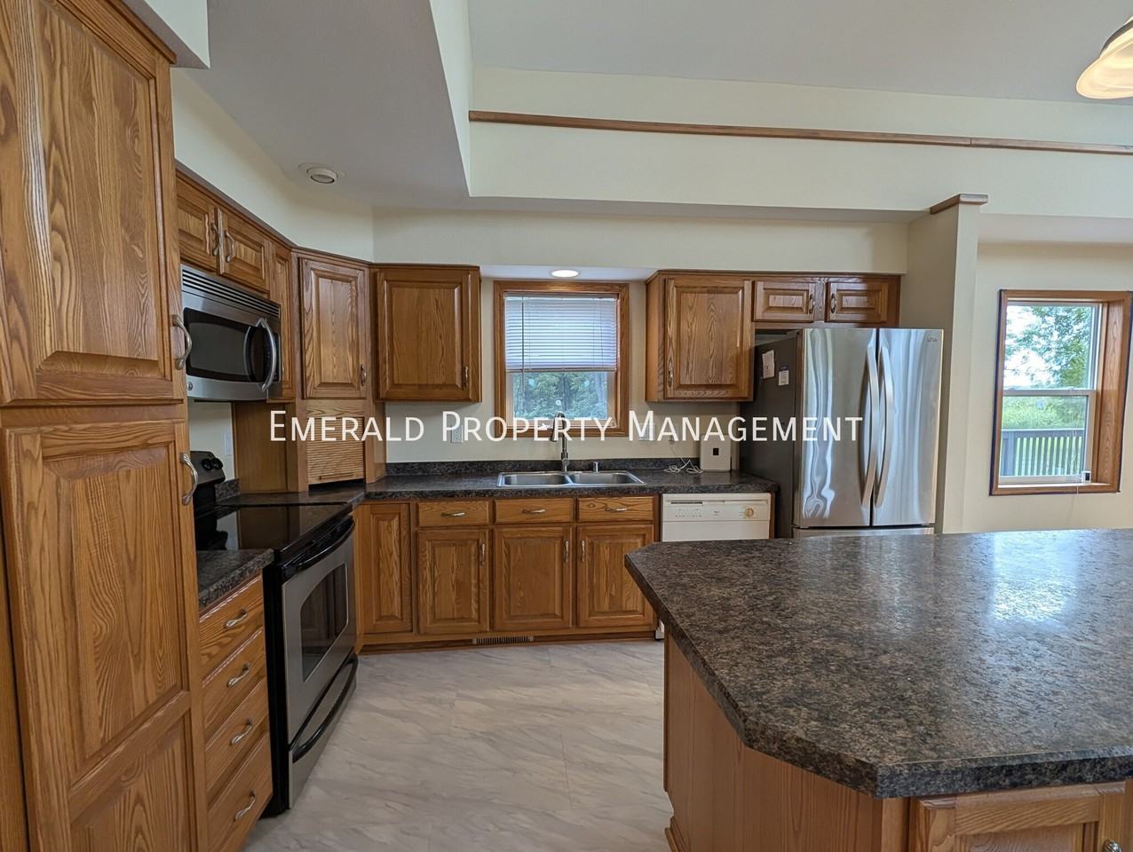 9179 Moate Rd - Photo 7 of 25