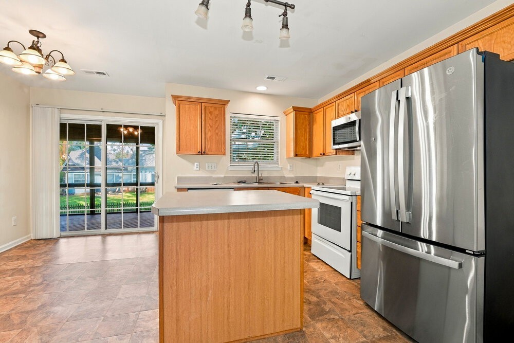 3605 Arthur St - Photo 6 of 16