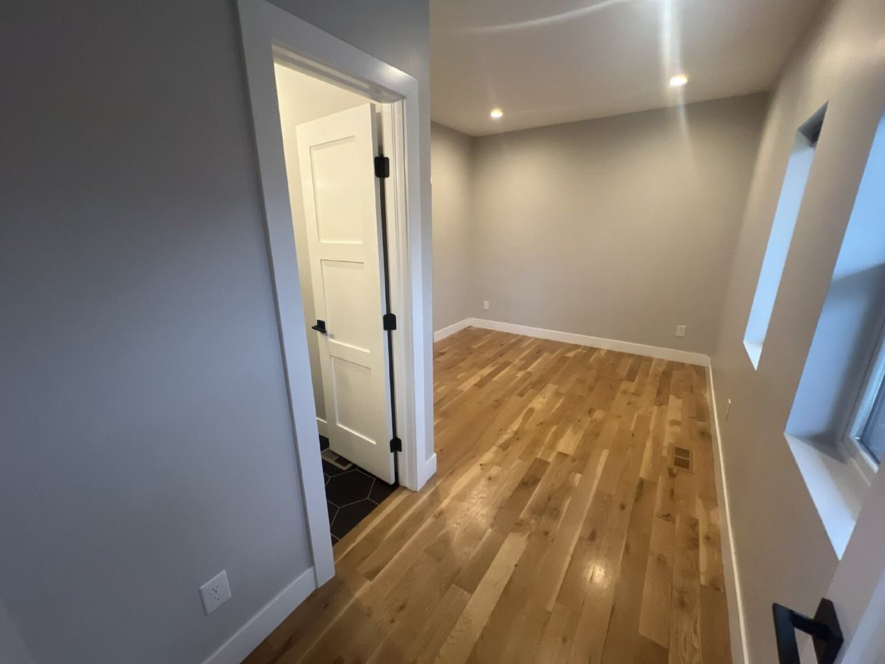 1338 Perry St - Photo 4 of 26